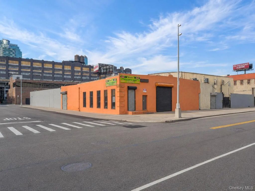 23-01 Borden Avenue, Long Island City
