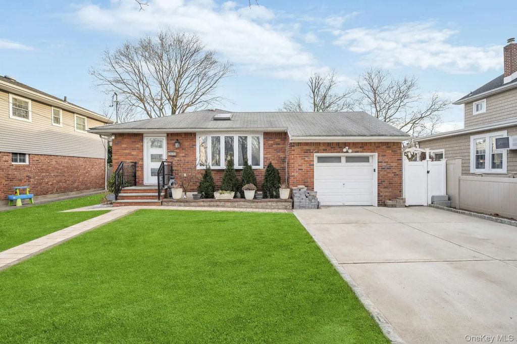 1810 N Jerusalem Road, North Bellmore