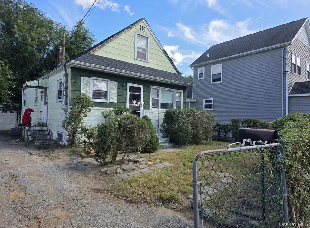 283 Doherty Avenue, Elmont