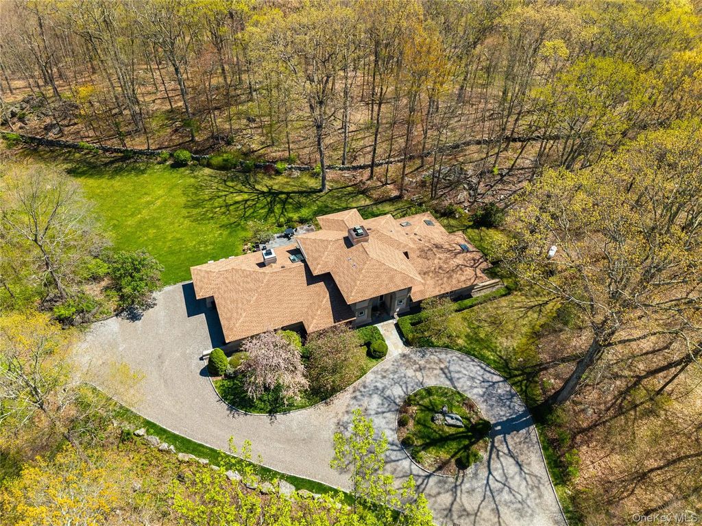 60 Old Aspetong Road, Katonah