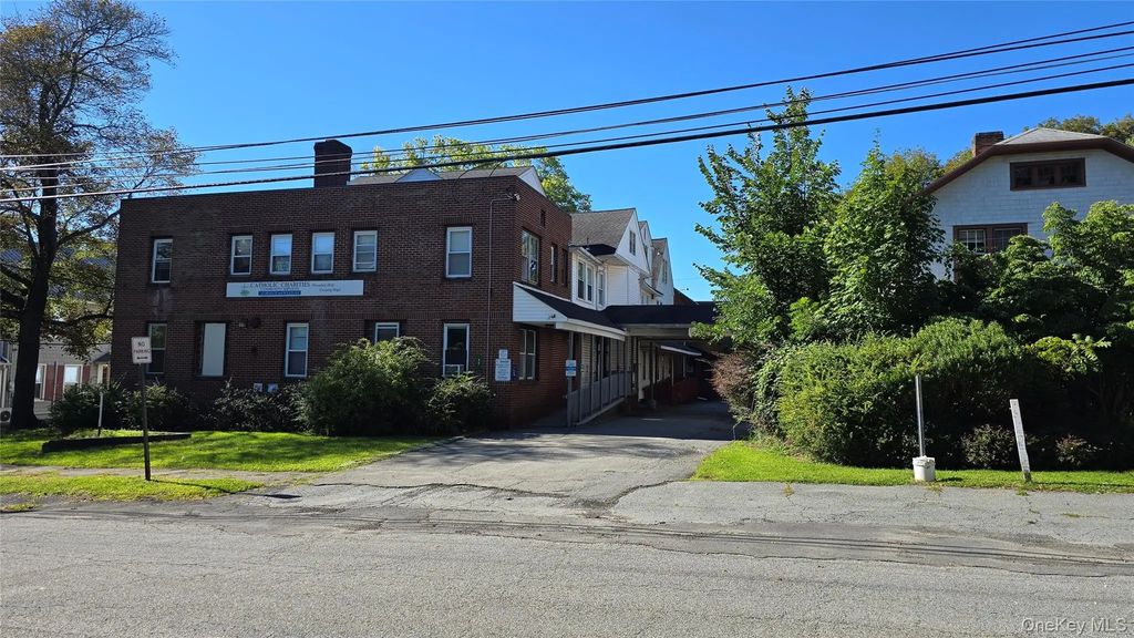 17 Hamilton Avenue, Monticello