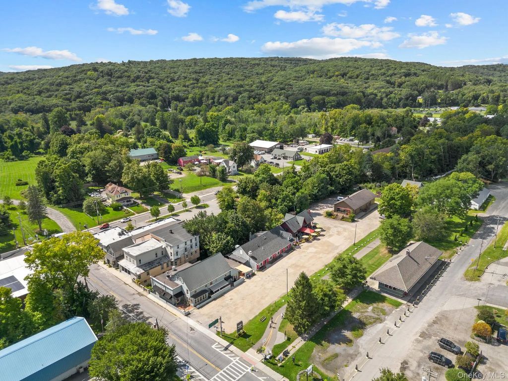 11 Railroad Plaza, Millerton