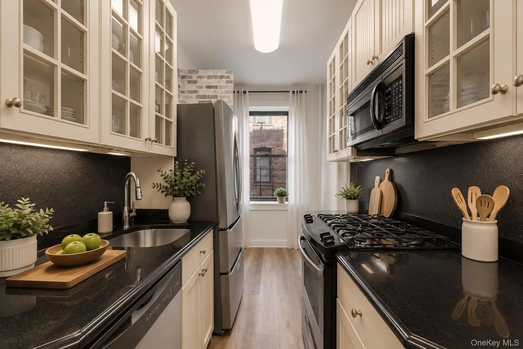37-21 80 Street # 3m, Jackson Heights