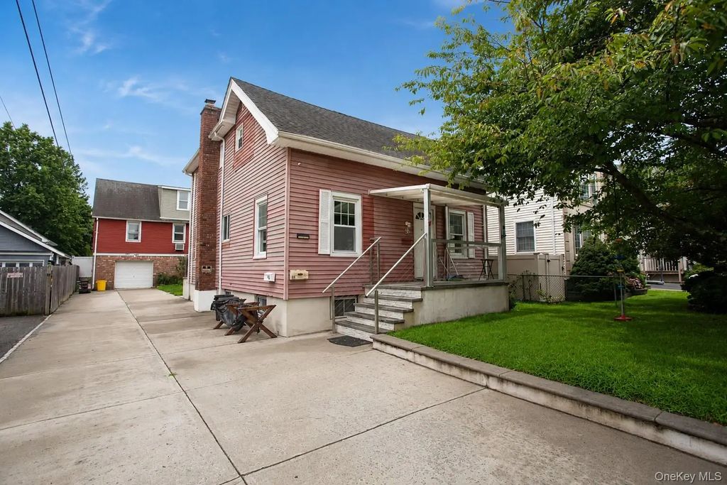 55 Centre Street, Woodmere