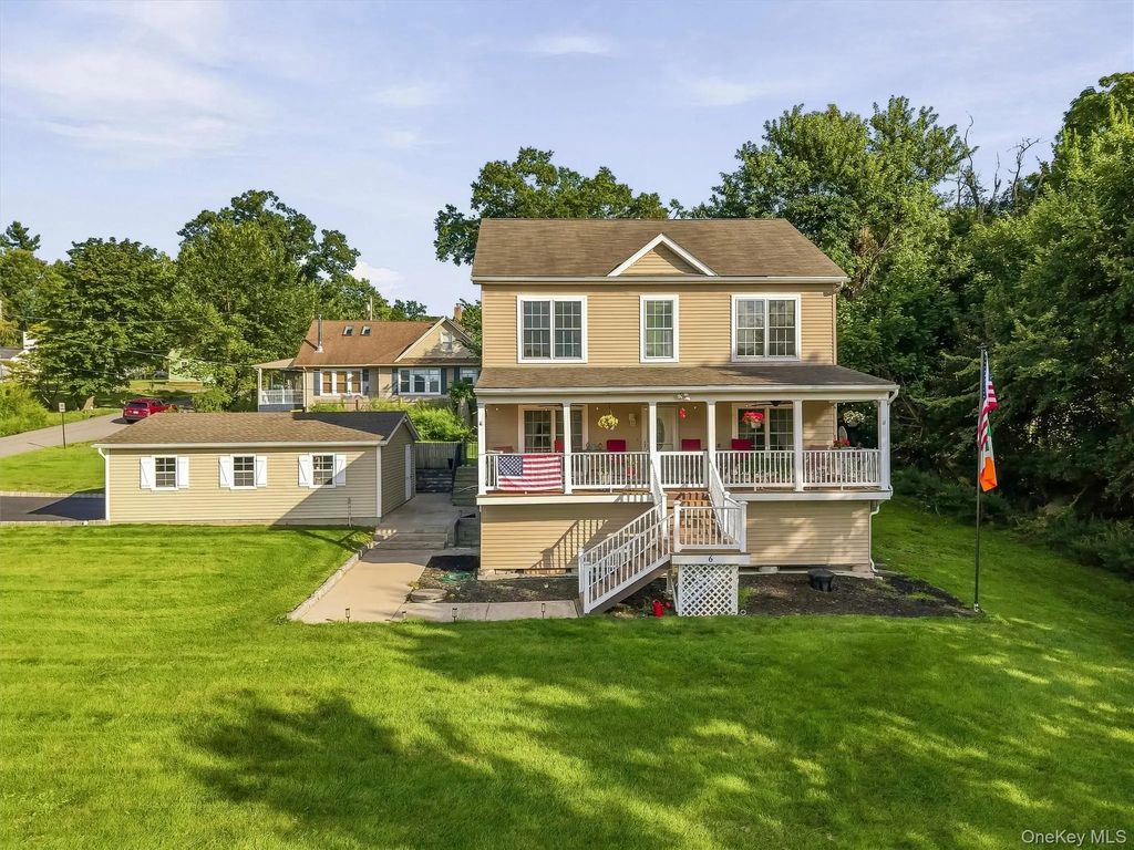 6 E Shore Road, Greenwood Lake
