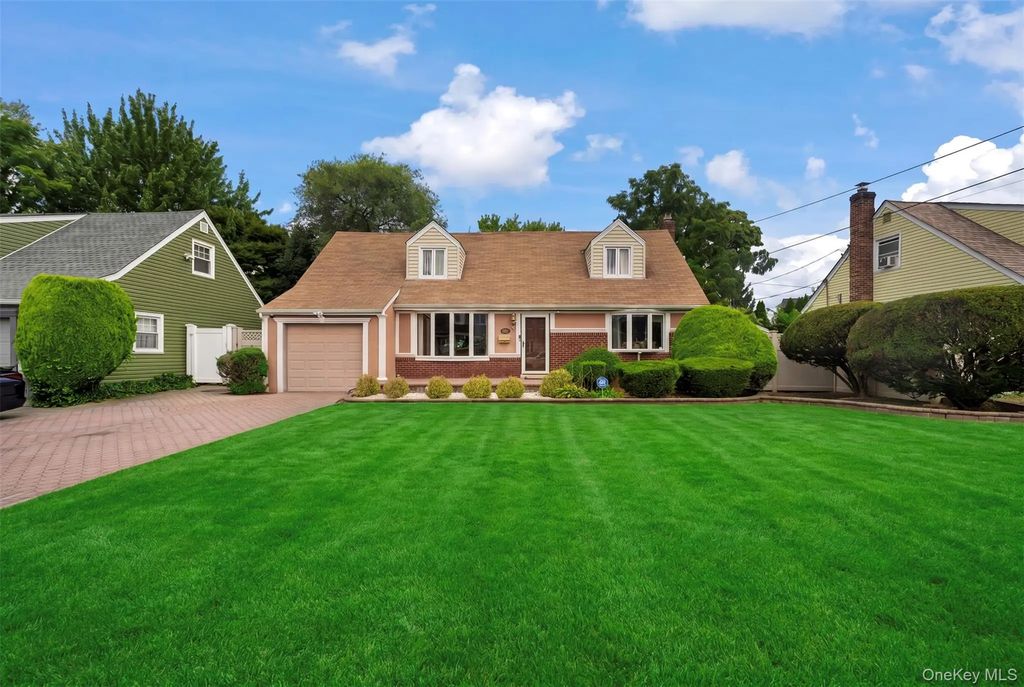 868 Spring Avenue, Uniondale