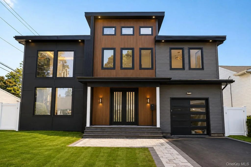 23 Mistletoe Lane, Levittown