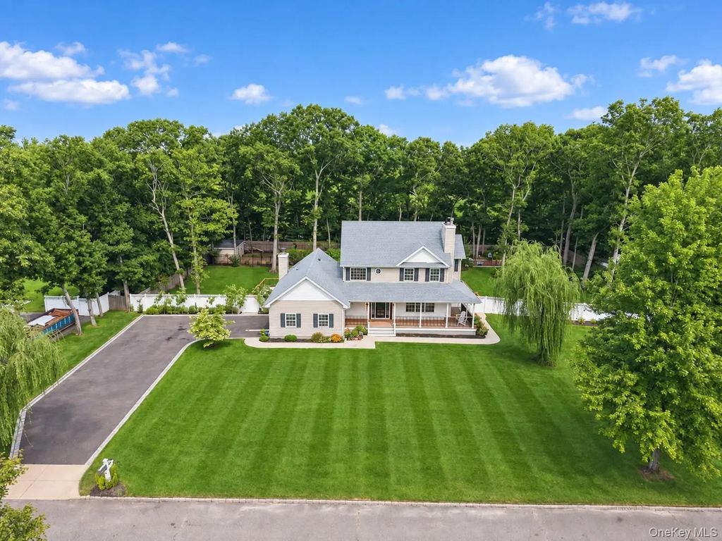 7 Sander Court, Middle Island