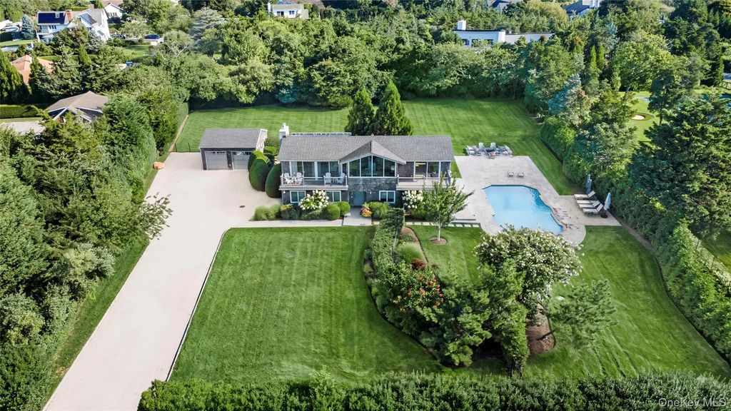 4 Bayberry Lane, Remsenburg