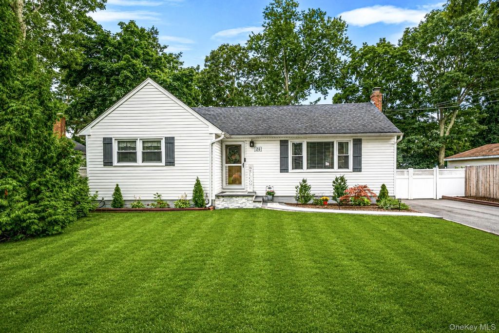 24 Alma Avenue, Lake Grove