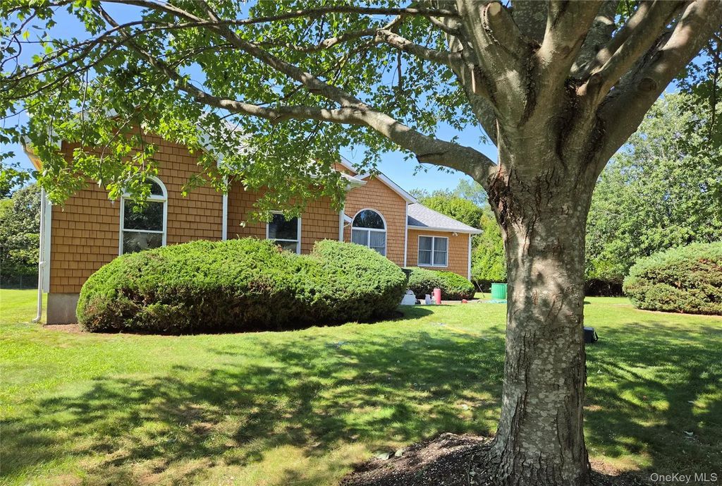 280 Marina Lane, East Marion