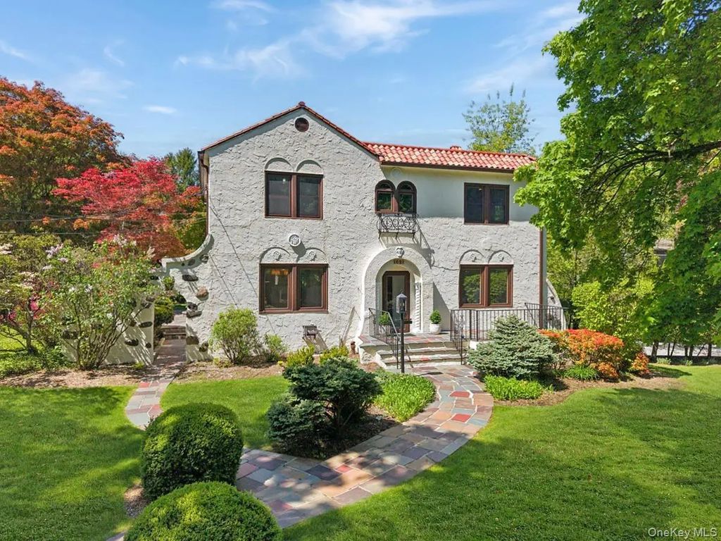 62 Broadfield Road, New Rochelle