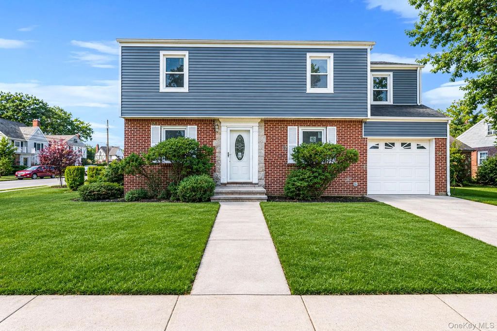 1 Hudson Court, Lynbrook