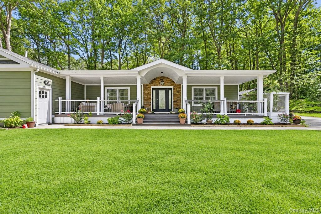 5 Cricket Hollow Road, Setauket