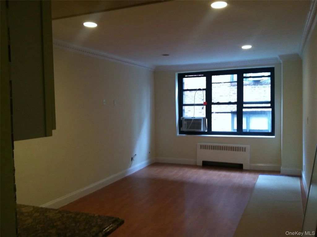 15 Canterbury # C-13, Great Neck Plaza