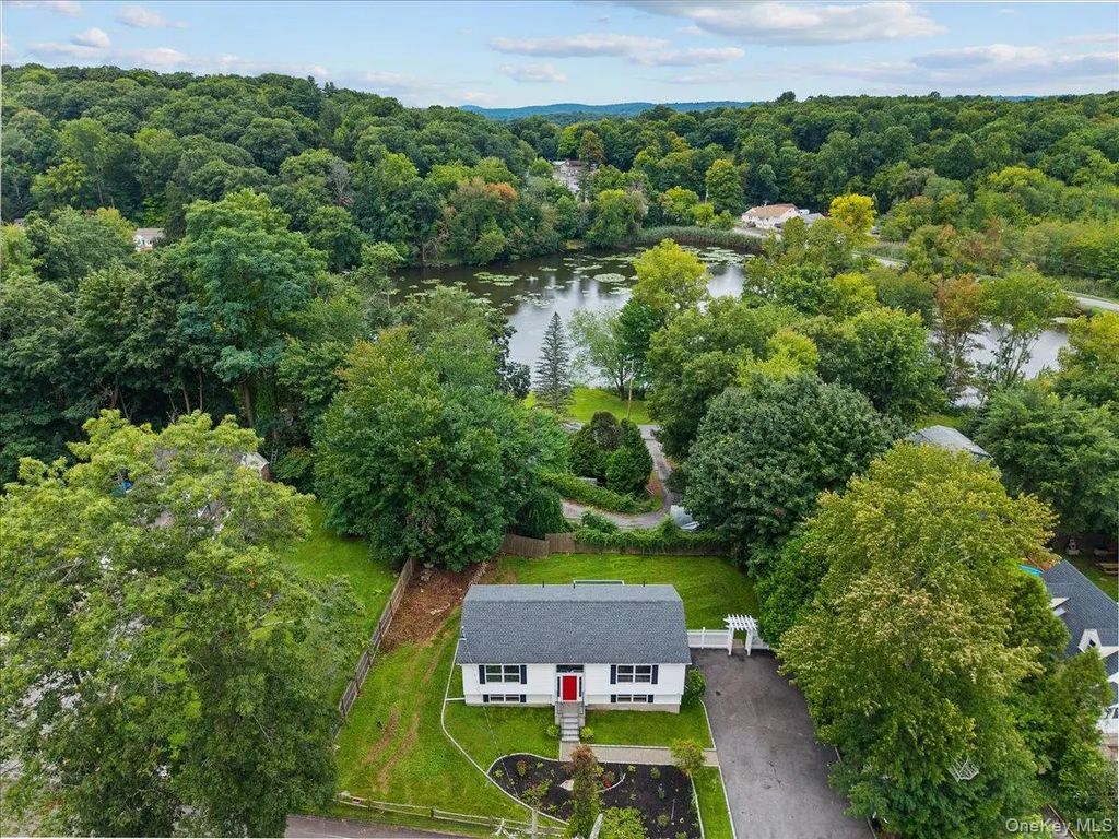 27 Dunwoodie Road, Carmel
