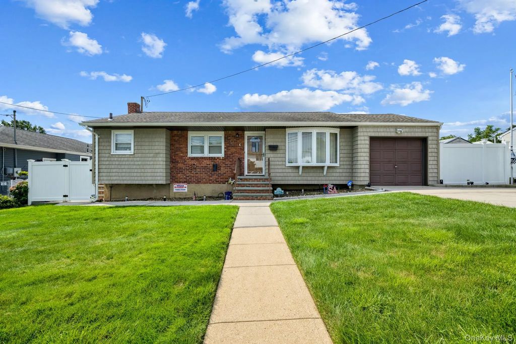40 Elm Avenue, Farmingdale