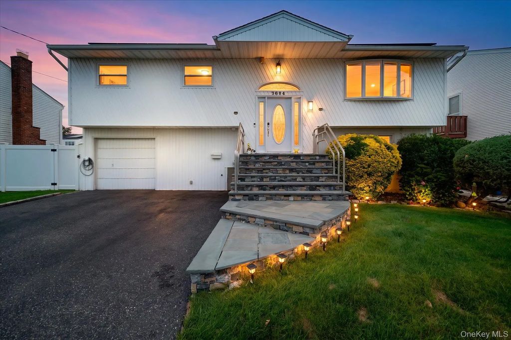 3684 Oceanside Road E, Oceanside