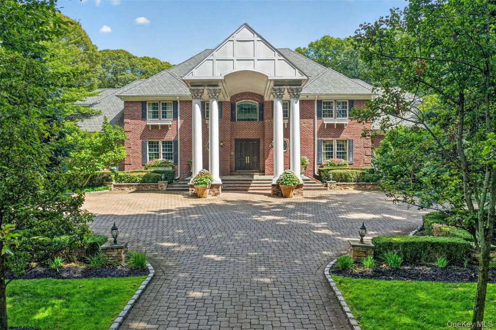 11 Danton Lane N, Locust Valley