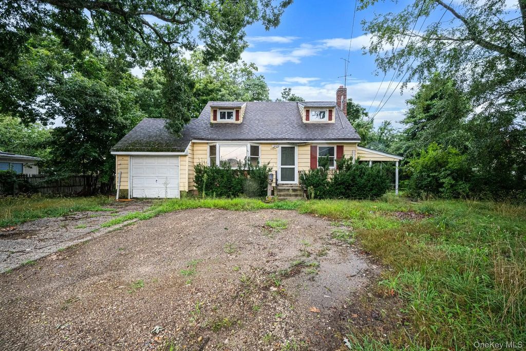 440 Clayton Street, Central Islip