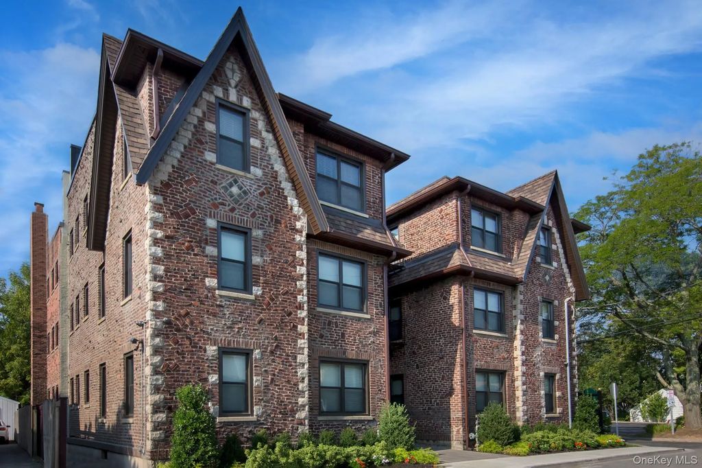25 Trinity Place # 6c, Hewlett