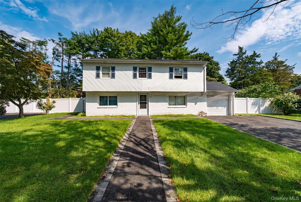 19 South Lane, Huntington
