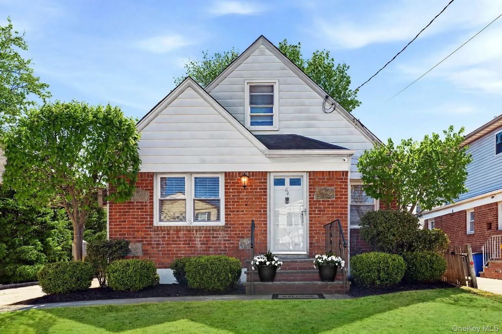 64 W Fenimore Street, Valley Stream