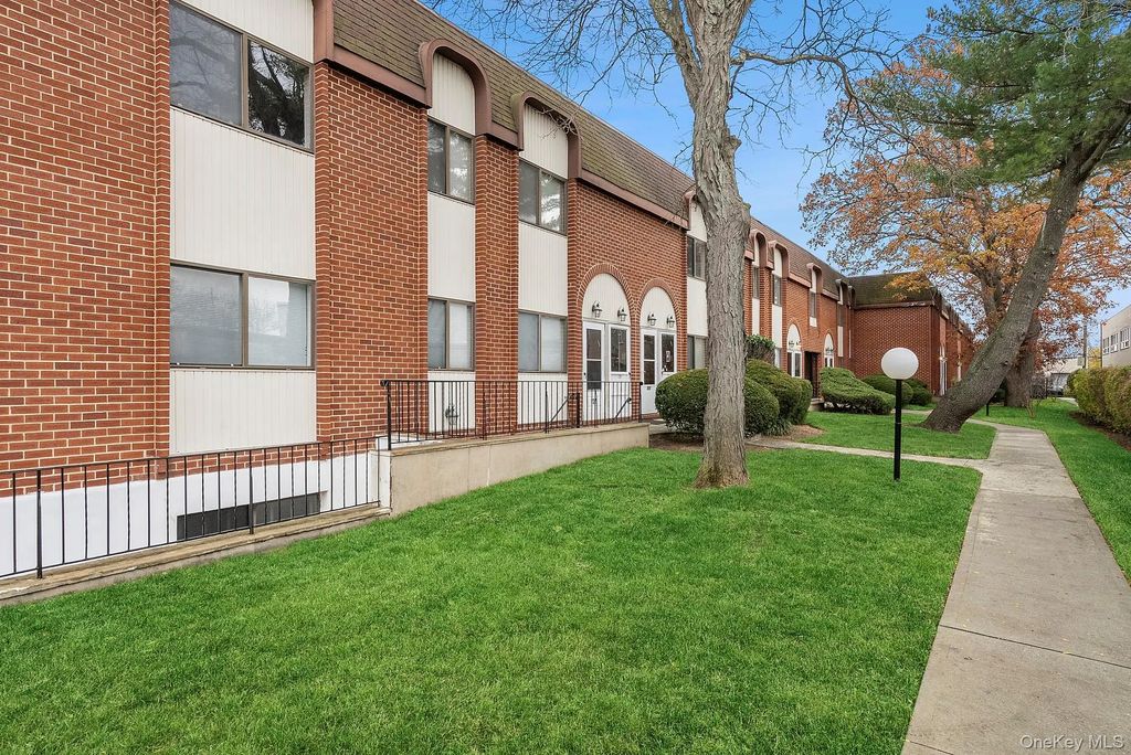 142 Mcglynn Place # 2nd Fl, Cedarhurst