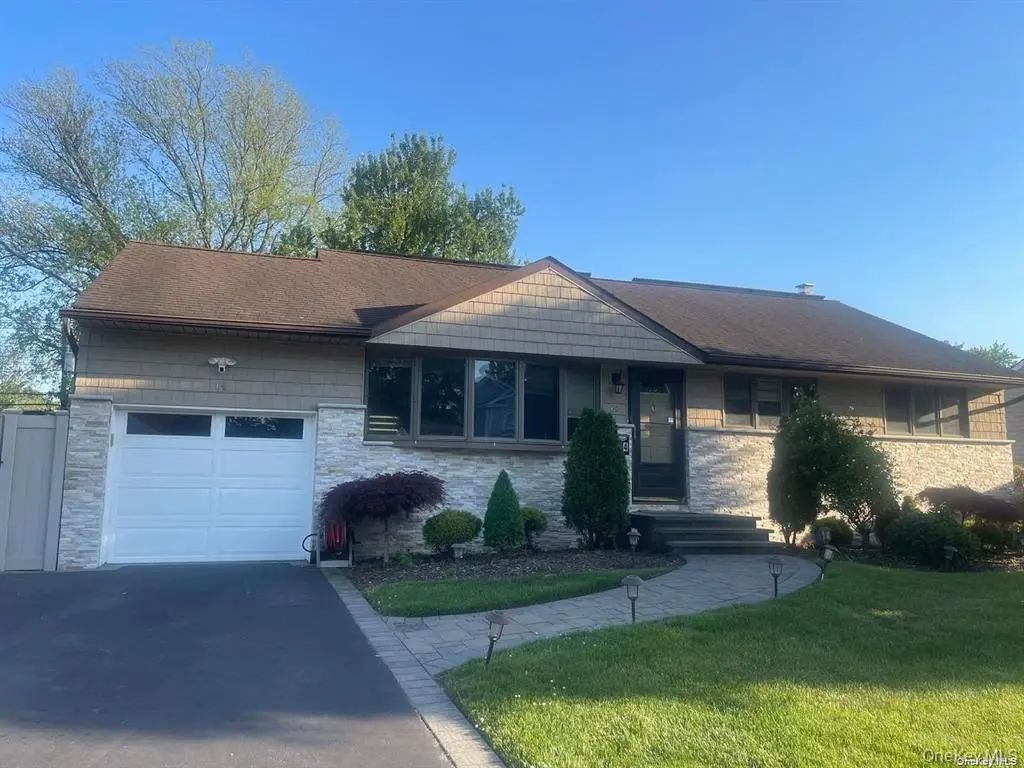 14 Hicks Avenue, Syosset
