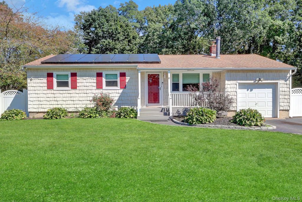 41 Hopes Avenue, Holtsville