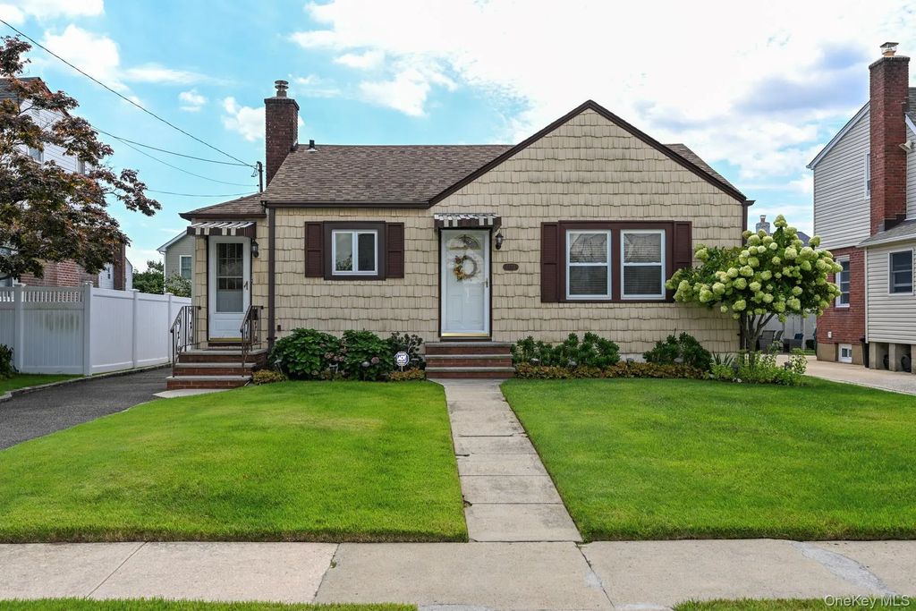 1073 Hancock Avenue, Franklin Square