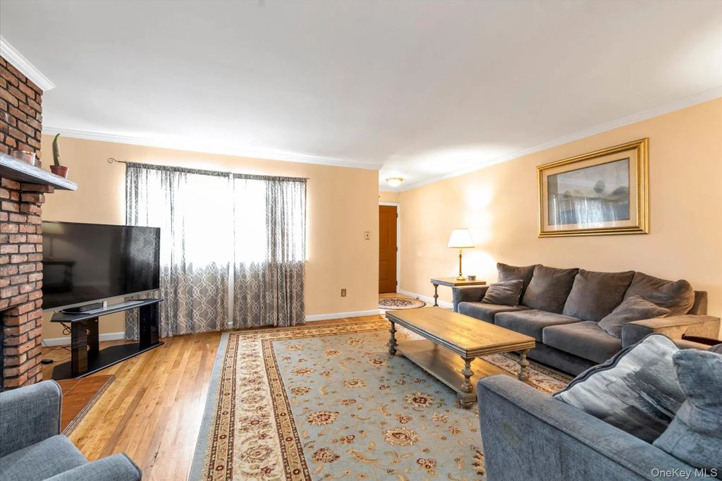 88 E Valley Stream Boulevard # 6, Valley Stream