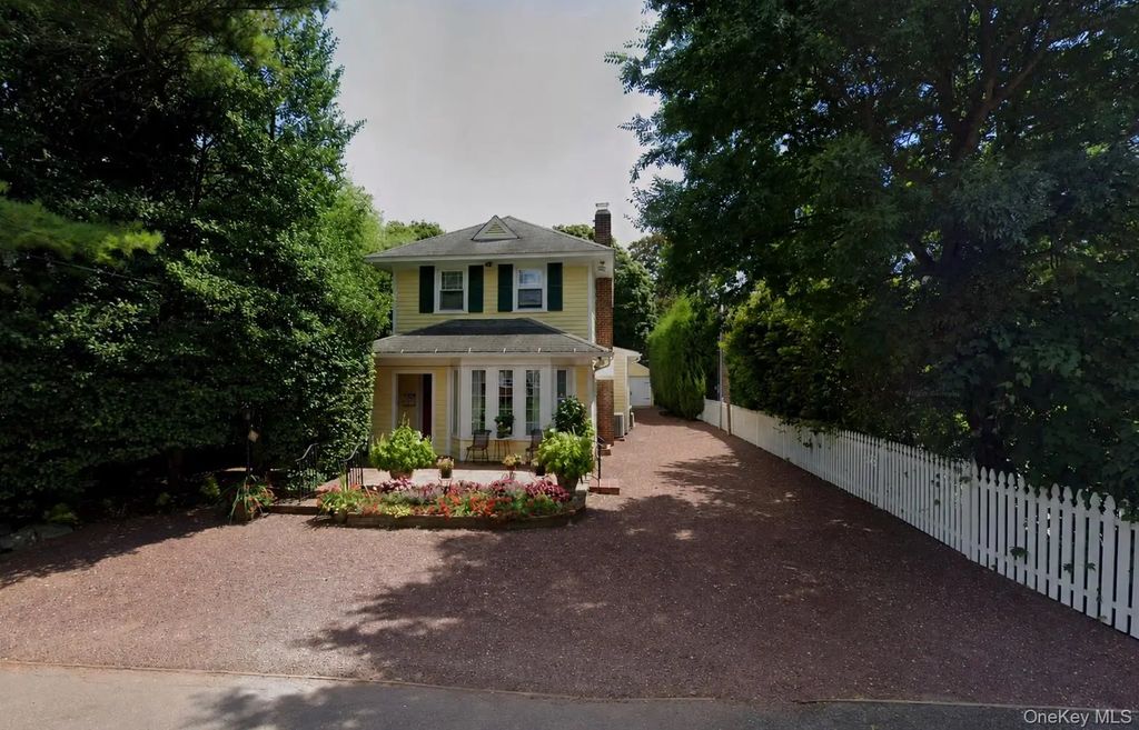 259 Pearsall Place, Lawrence