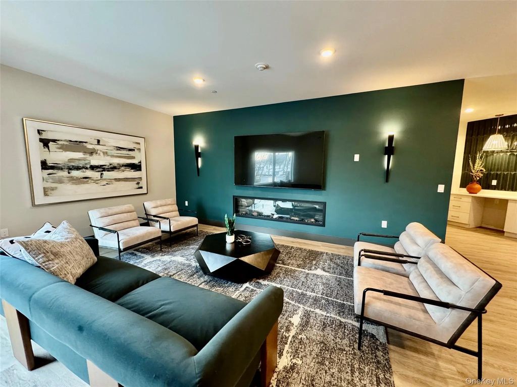 306 Bluestone Court # 104, Maybrook