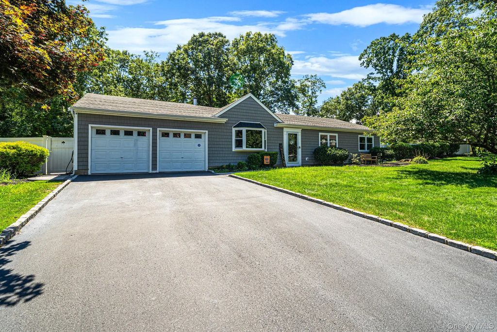 12 Sandpiper Lane, Centereach