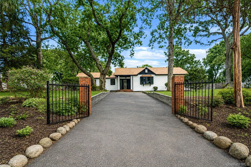 68 Oakdale Avenue, Selden