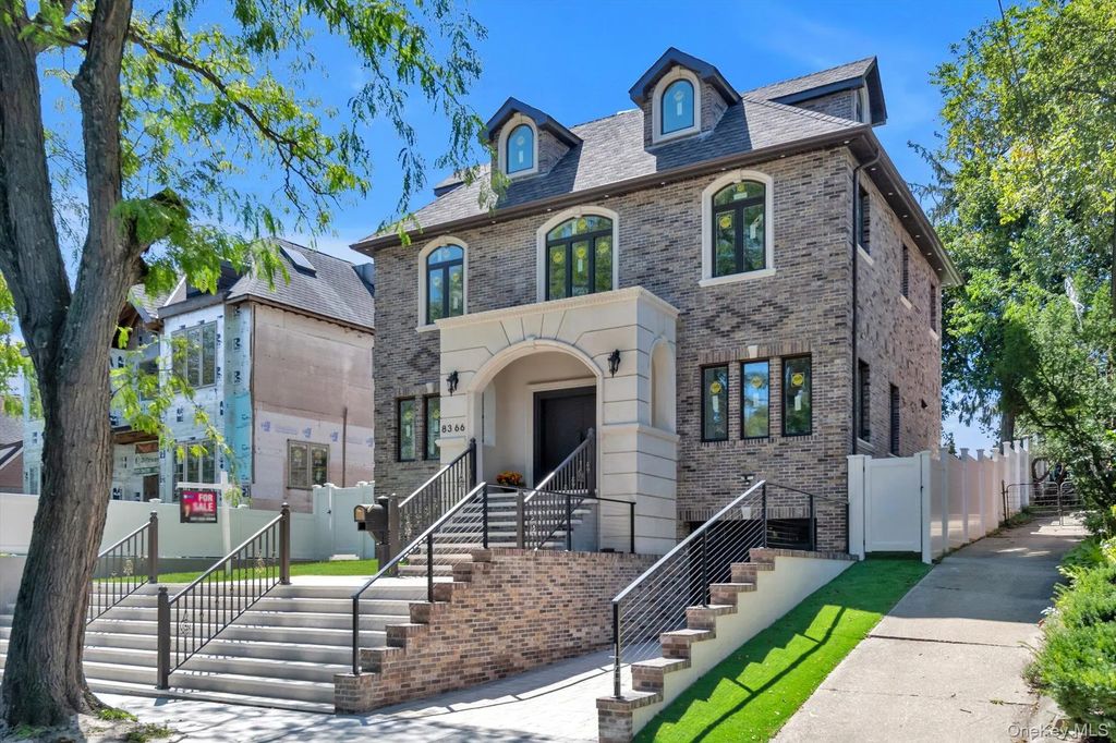 8366 Charlecote Ridge, Jamaica Estates