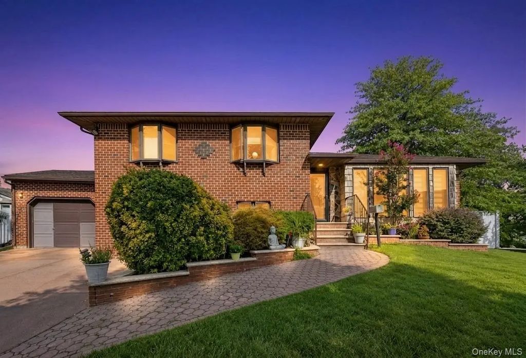 11 Verbena Court, Hicksville