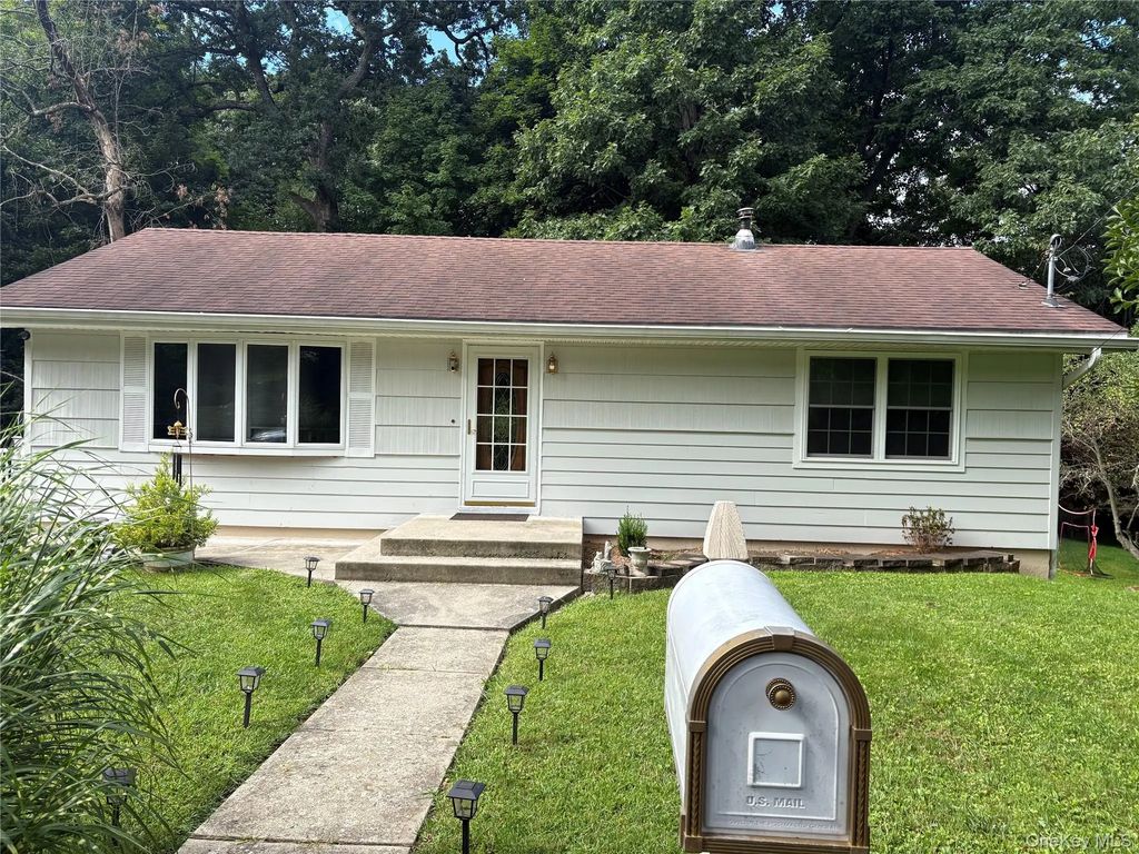 24 Faye Avenue, New Windsor