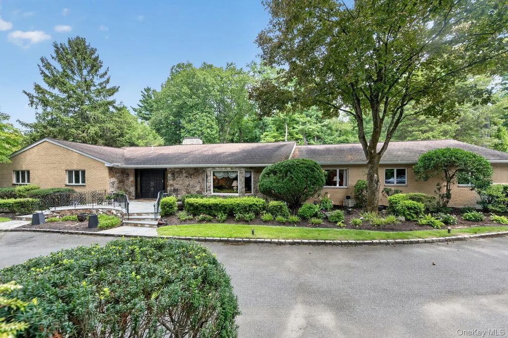 10 Dorchester Drive, Muttontown