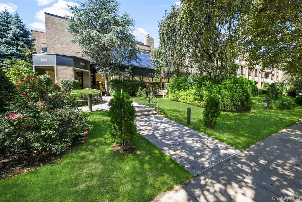 680 W Boston Post Road # 3a, Mamaroneck