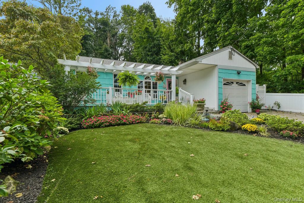 28 Forest Drive, East Northport