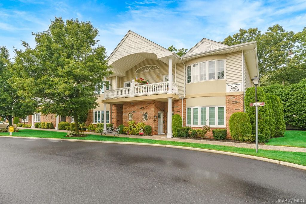 30 Sarah Court, Amityville