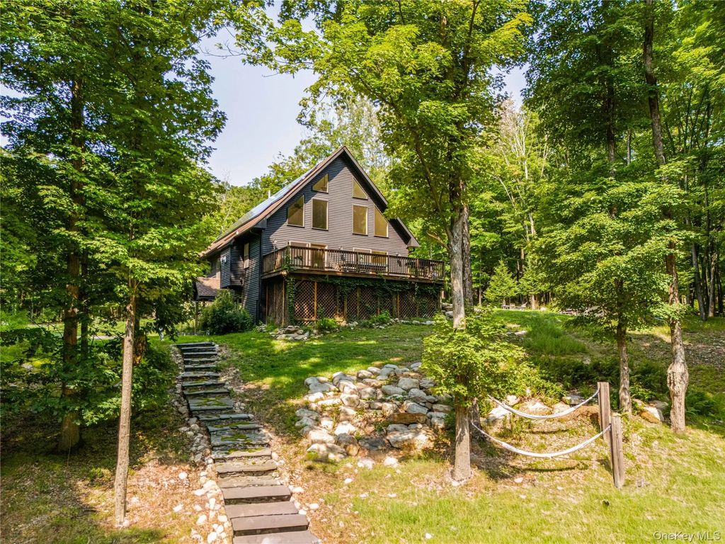 858 Roosa Gap Road, Bloomingburg