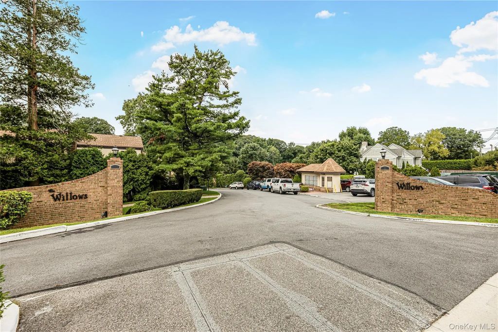 11 Jackson Avenue # 27, Scarsdale