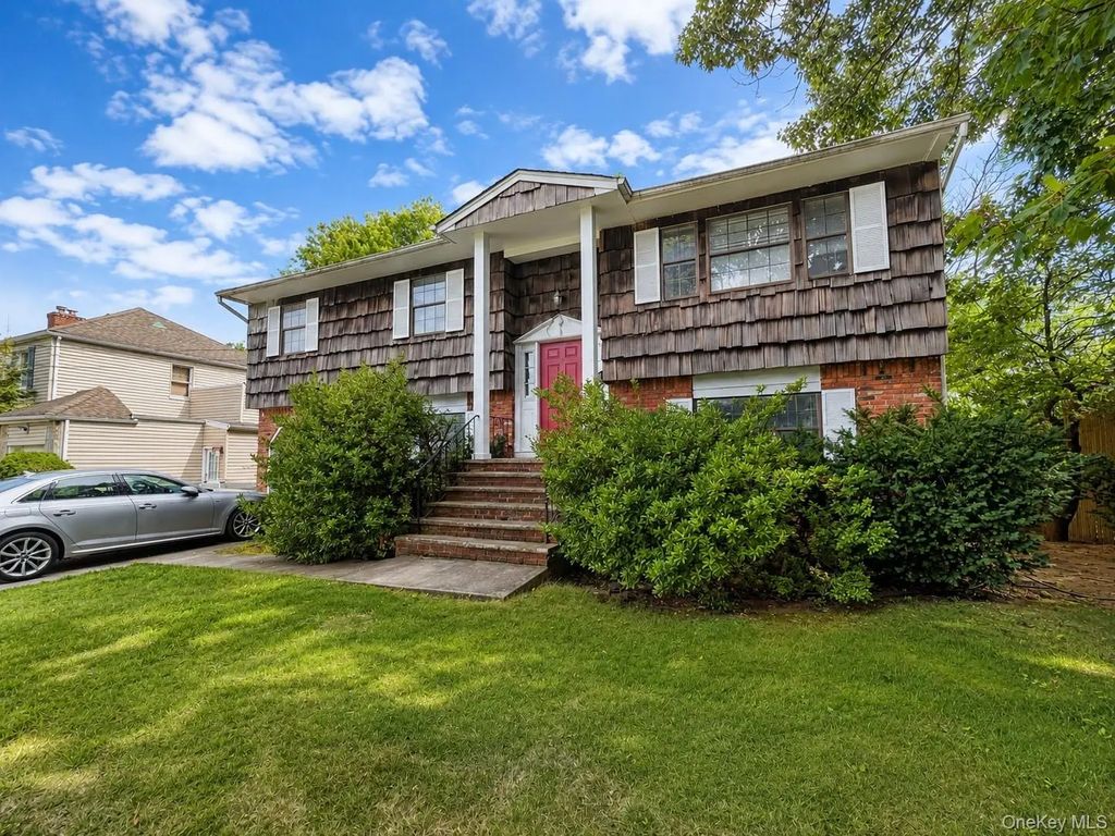 7 Roberts Lane, Cedarhurst