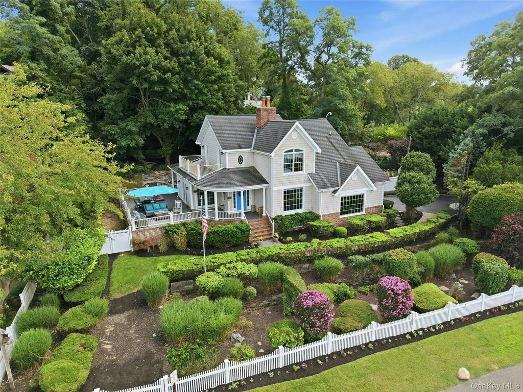 47 Shore Road, Stony Brook