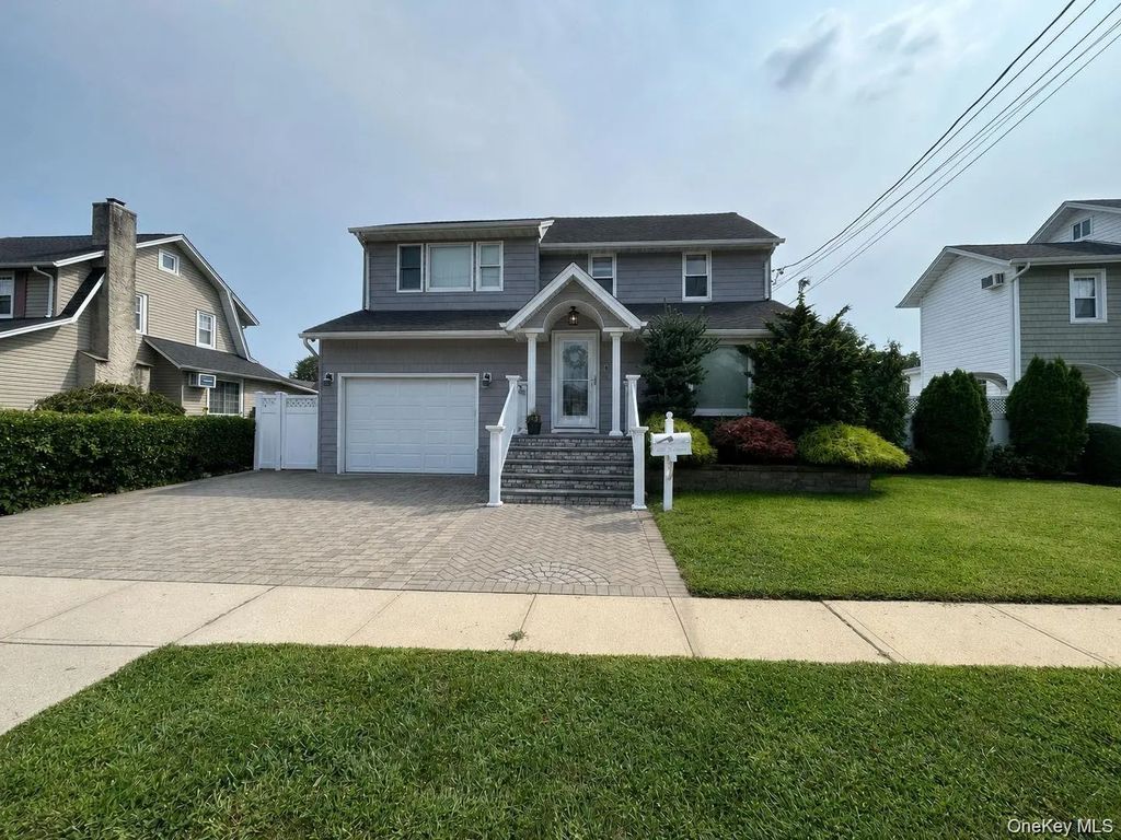 607 Nassau Street, Bellmore