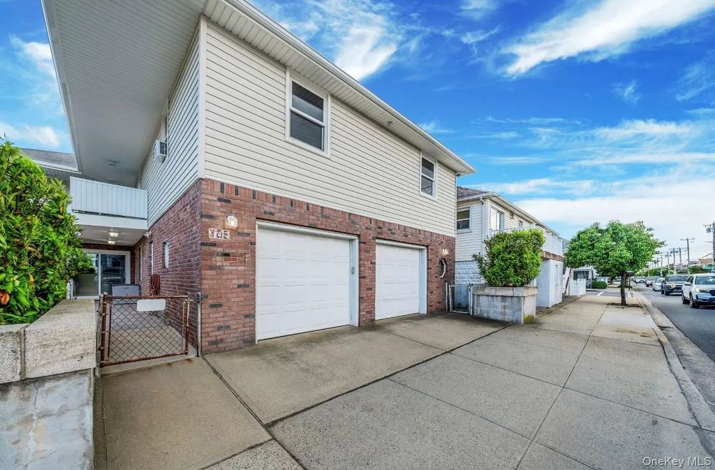 105 Vermont Street # Upper, Long Beach