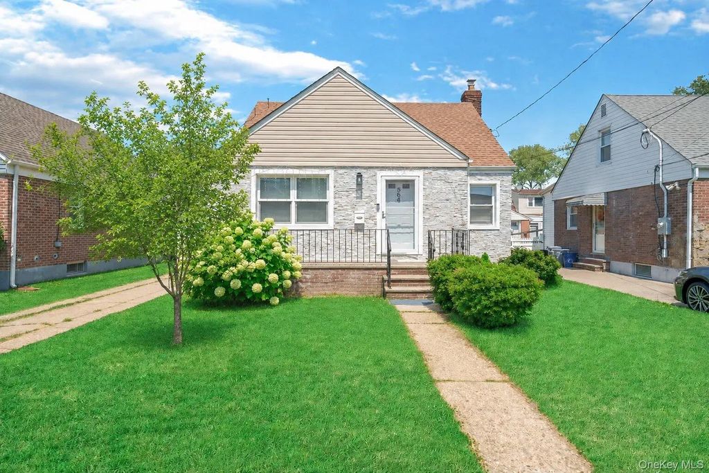 35 79th Avenue, New Hyde Park